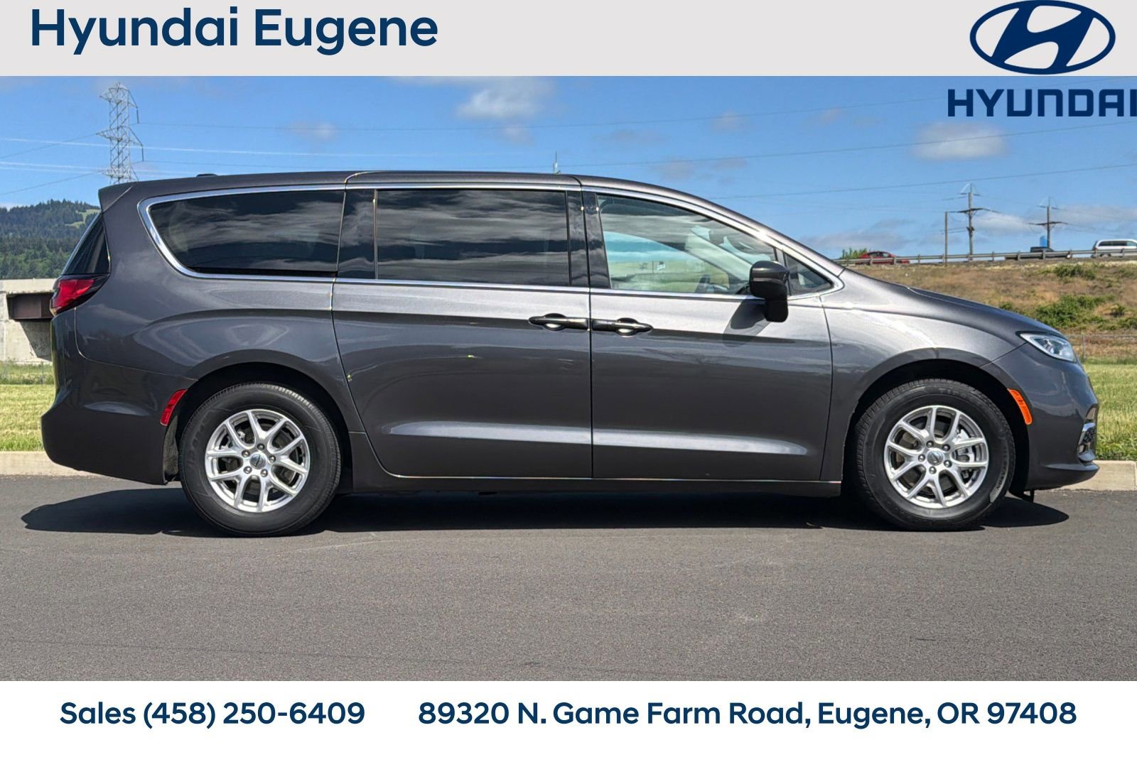 Used 2023 Chrysler Pacifica Touring-L FWD video 2