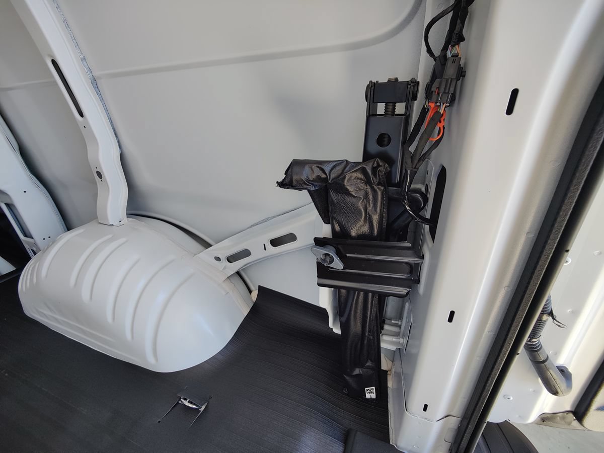 Used 2025 Chevrolet Express 3500 w/ Driver Convenience Package RWD image 23
