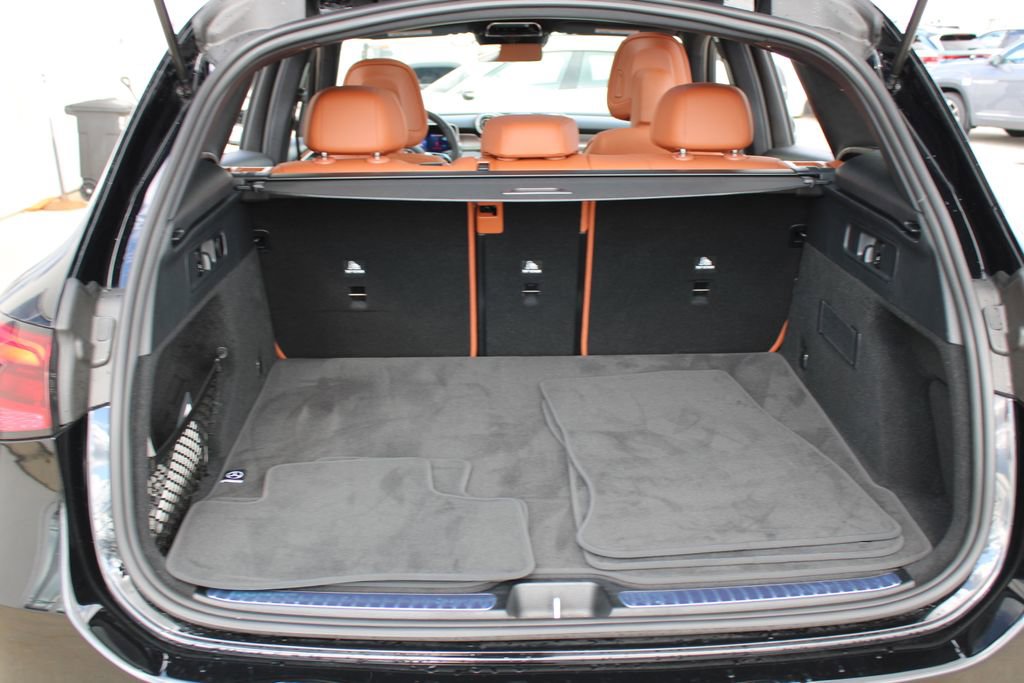 Used 2025 Mercedes-Benz GLC 300 4MATIC image 28