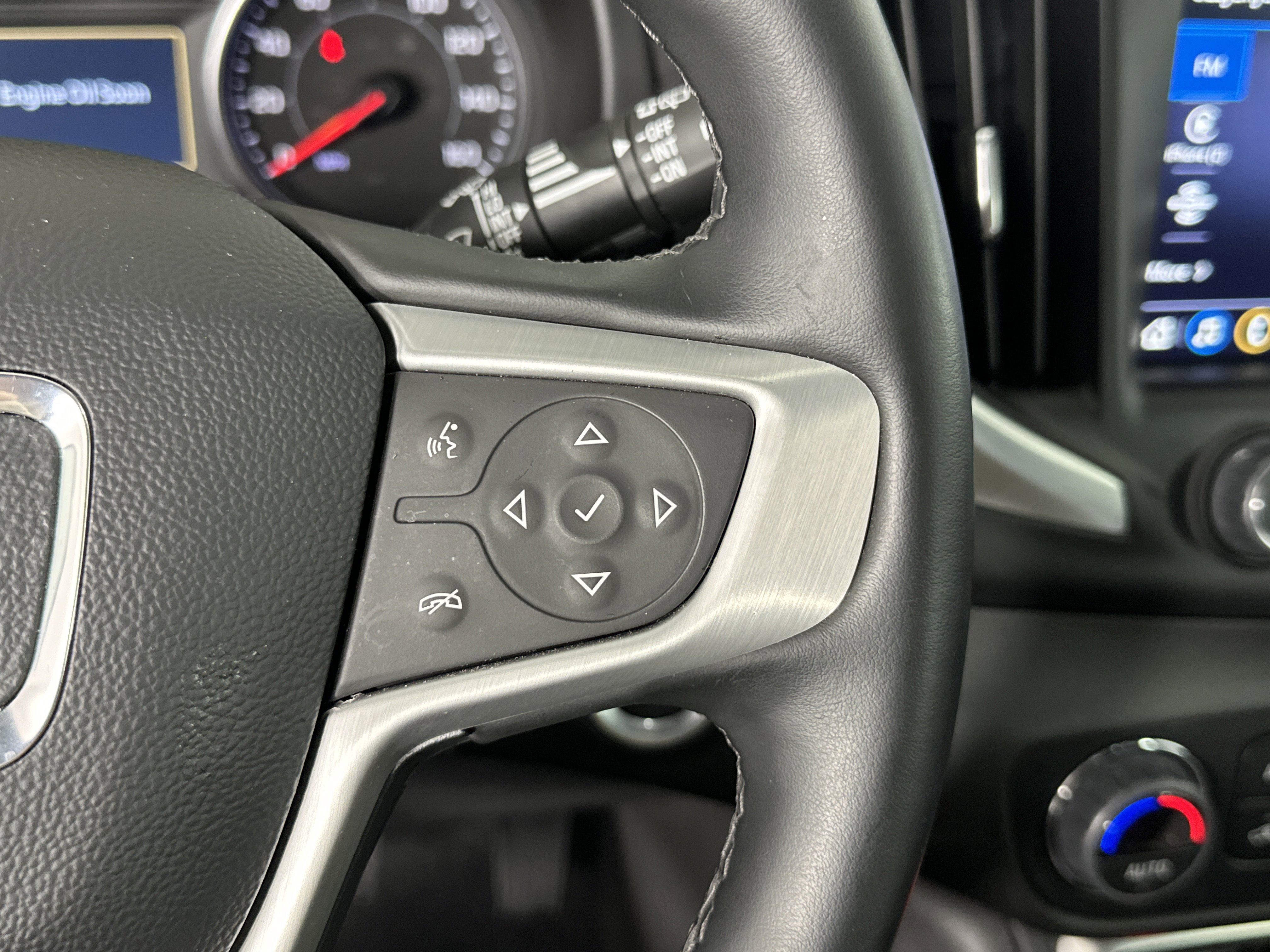 Certified 2024 GMC Terrain SLT image 31