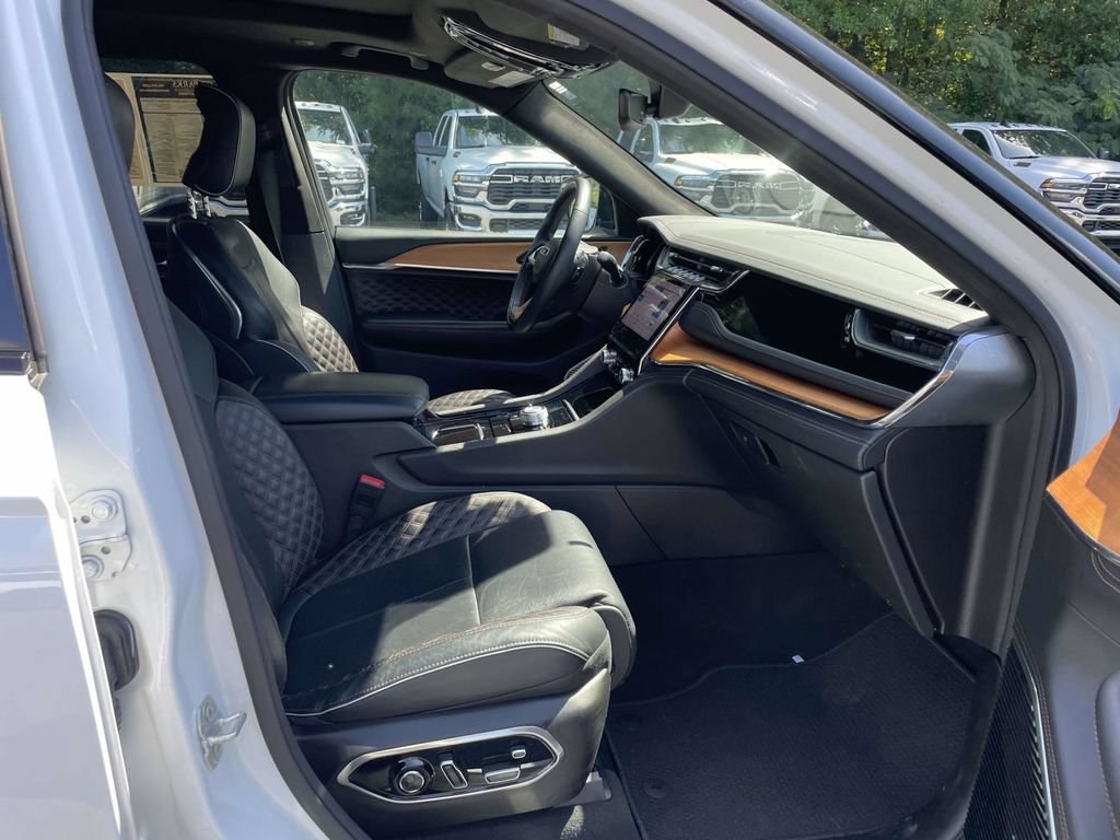 Used 2023 Jeep Grand Cherokee L Summit AWD/4WD image 15