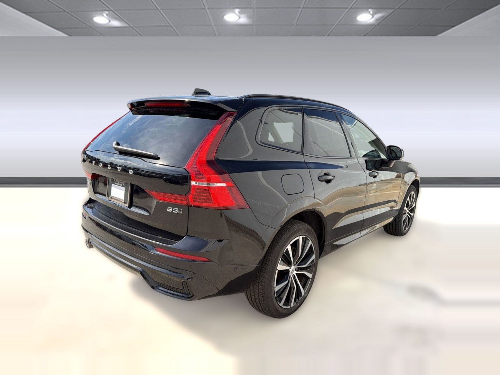 Certified 2025 Volvo XC60 B5 Plus image 9