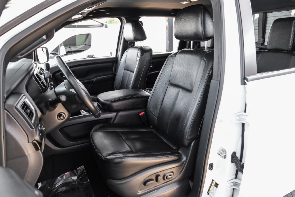 Used 2019 Nissan Titan SL w/ Midnight Edition RWD image 34