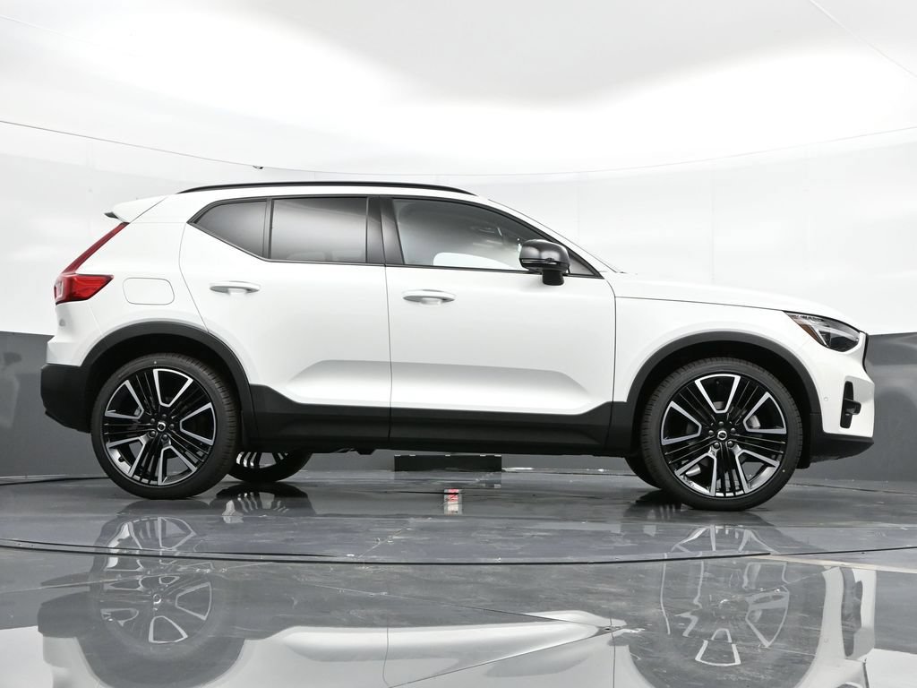 Used 2025 Volvo XC40 B5 Plus w/ Climate Package AWD/4WD image 40
