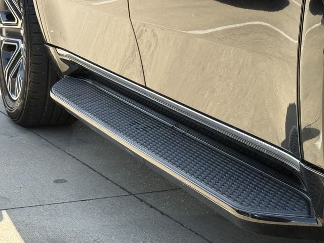 Used 2024 Jeep Wagoneer L Series II RWD image 9