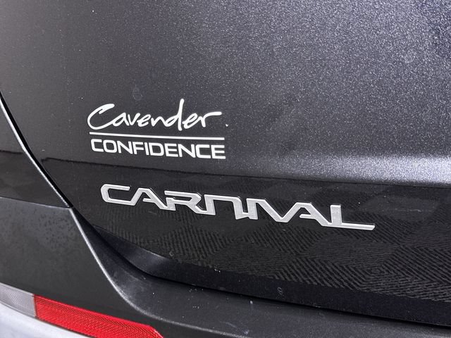 Used 2025 Kia Carnival FWD image 32