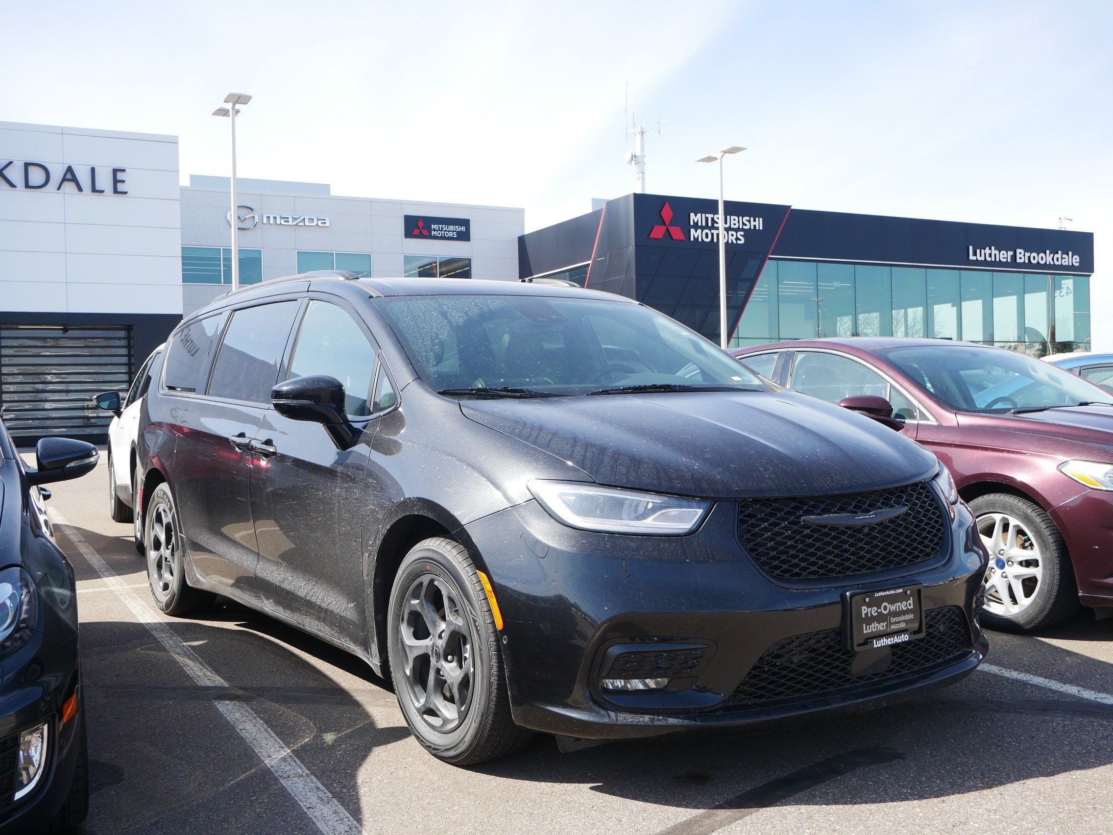 Used 2024 Chrysler Pacifica Premium