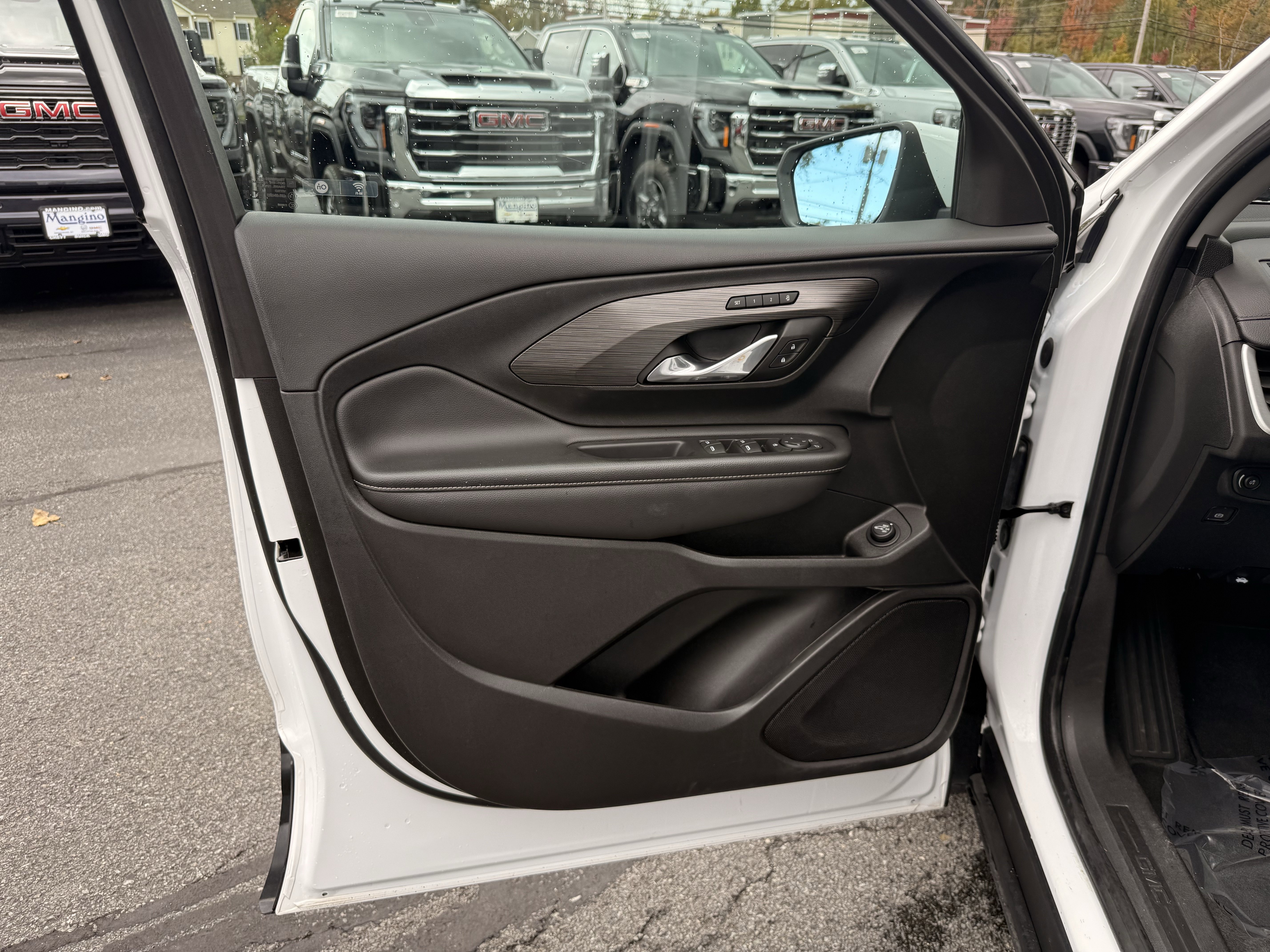 Certified 2023 GMC Terrain SLT image 10