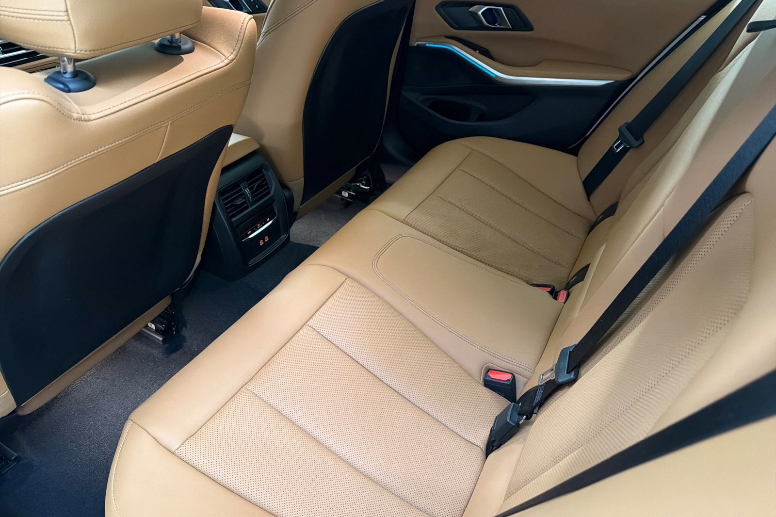 Certified 2024 BMW 330i Sedan w/ Convenience Package RWD image 26
