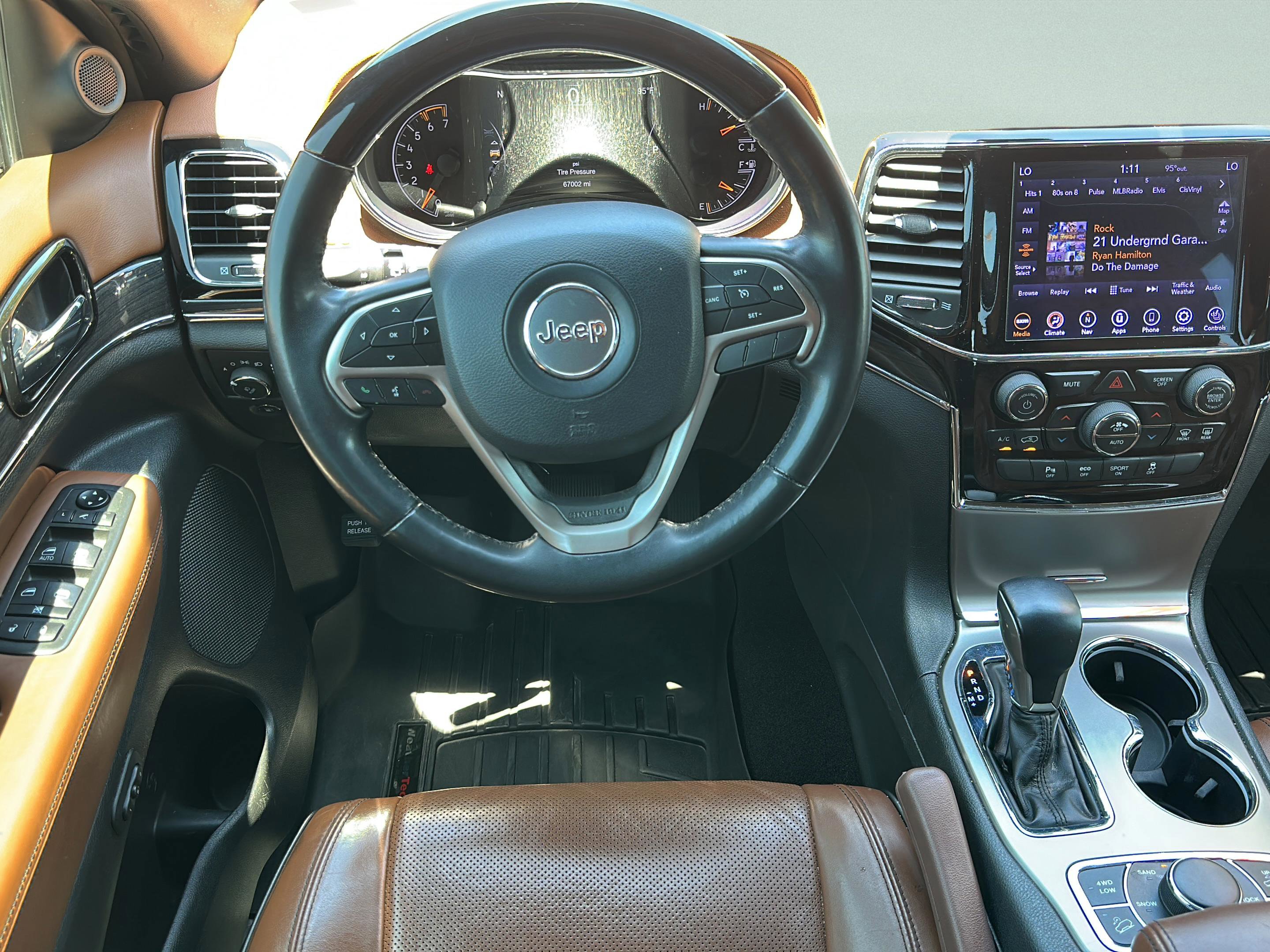 Used 2020 Jeep Grand Cherokee Overland AWD/4WD image 13
