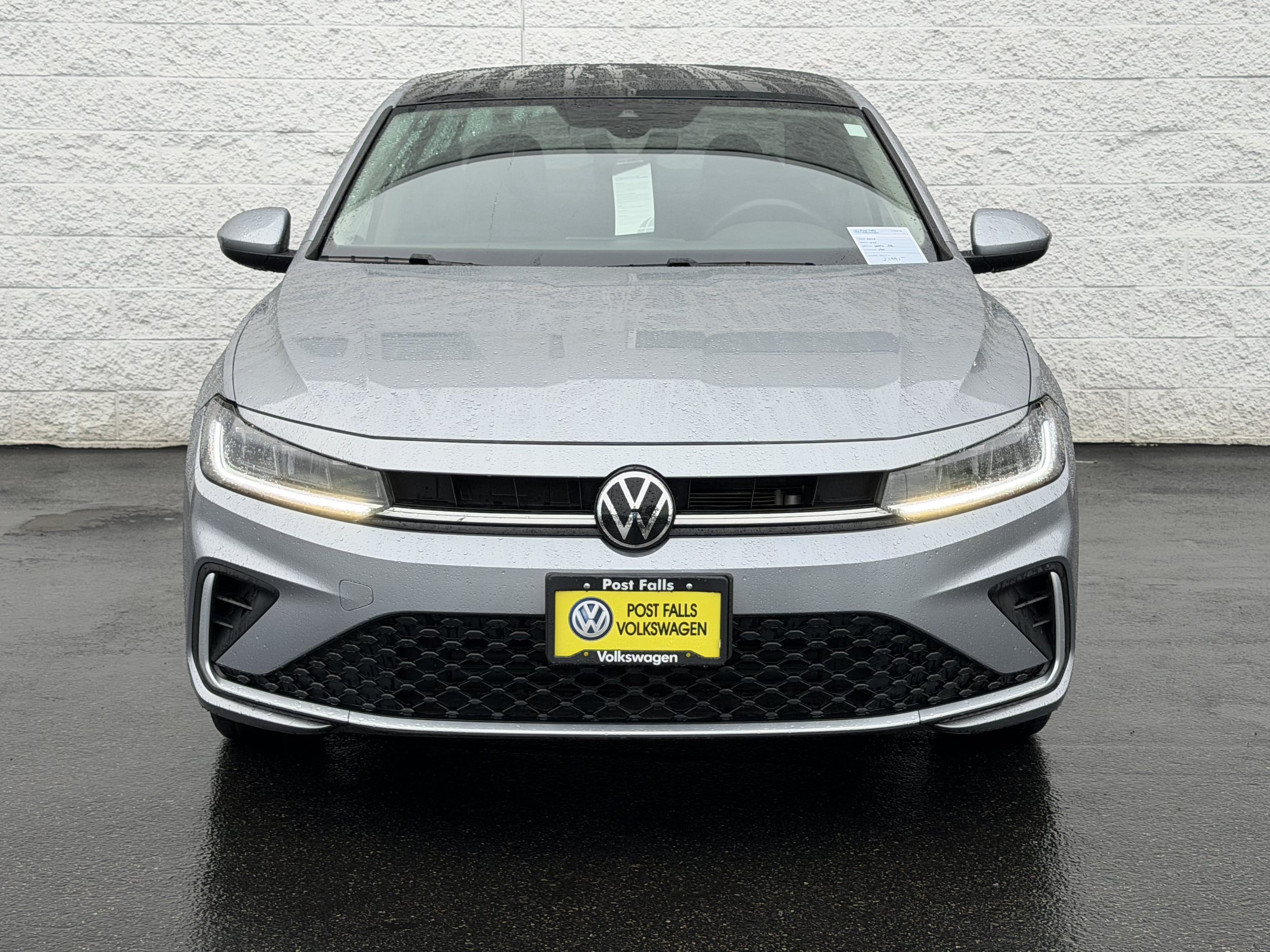 Used 2025 Volkswagen Jetta SE FWD image 2