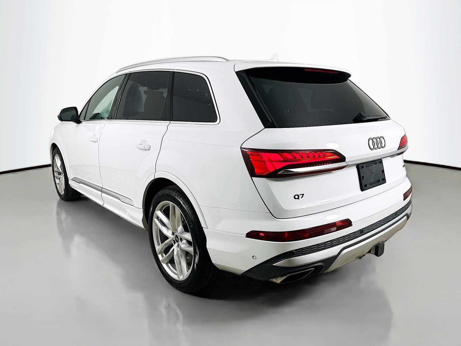 Certified 2025 Audi Q7 2.0T Premium w/ Premium Plus Package AWD/4WD image 7