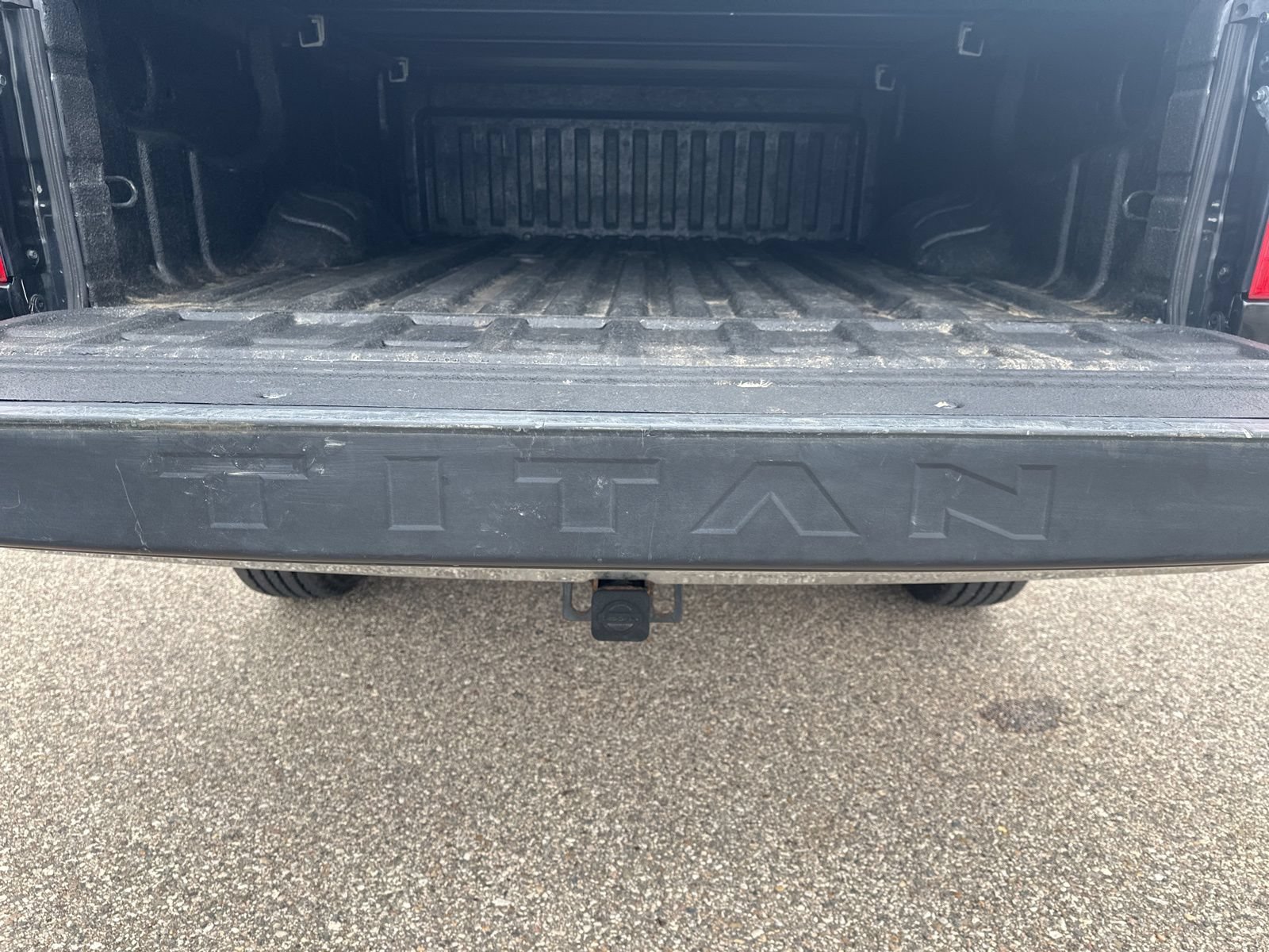 Used 2017 Nissan Titan SV AWD/4WD image 31