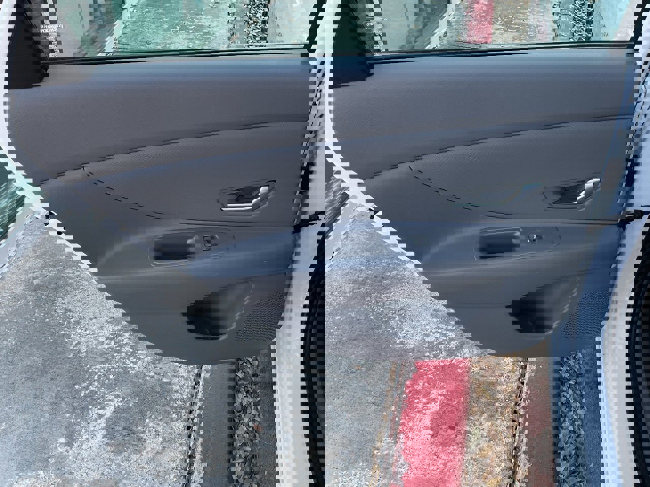 Used 2025 Hyundai Elantra SEL image 17