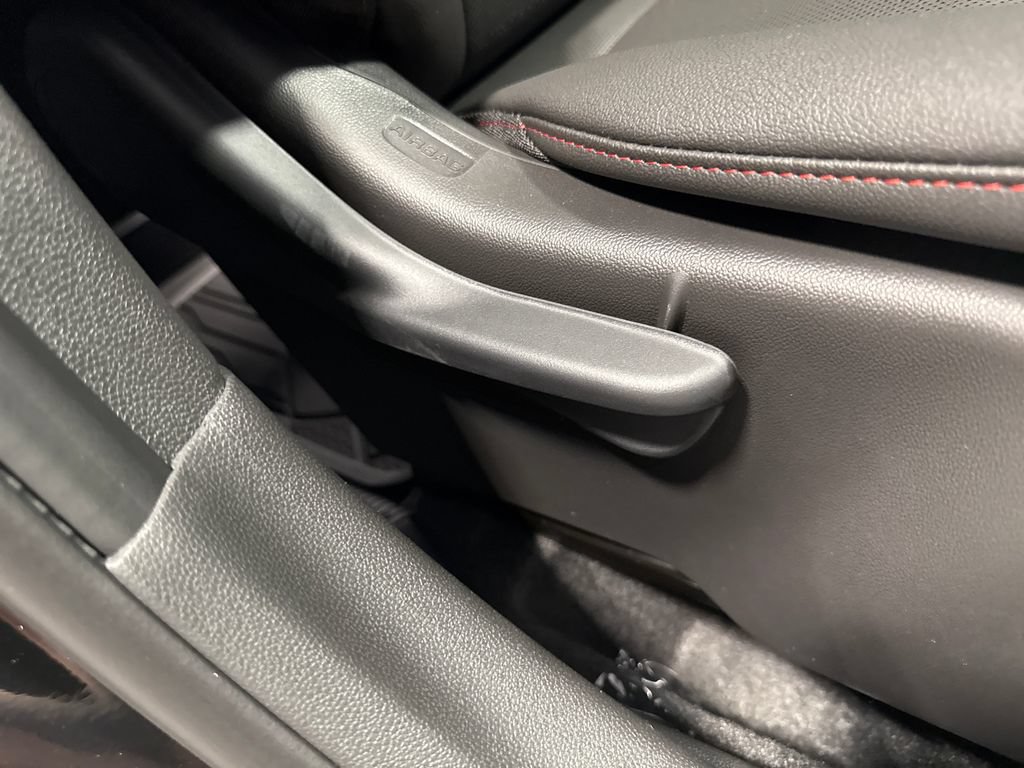New 2026 Chevrolet Trax RS w/ Sunroof Package FWD image 35
