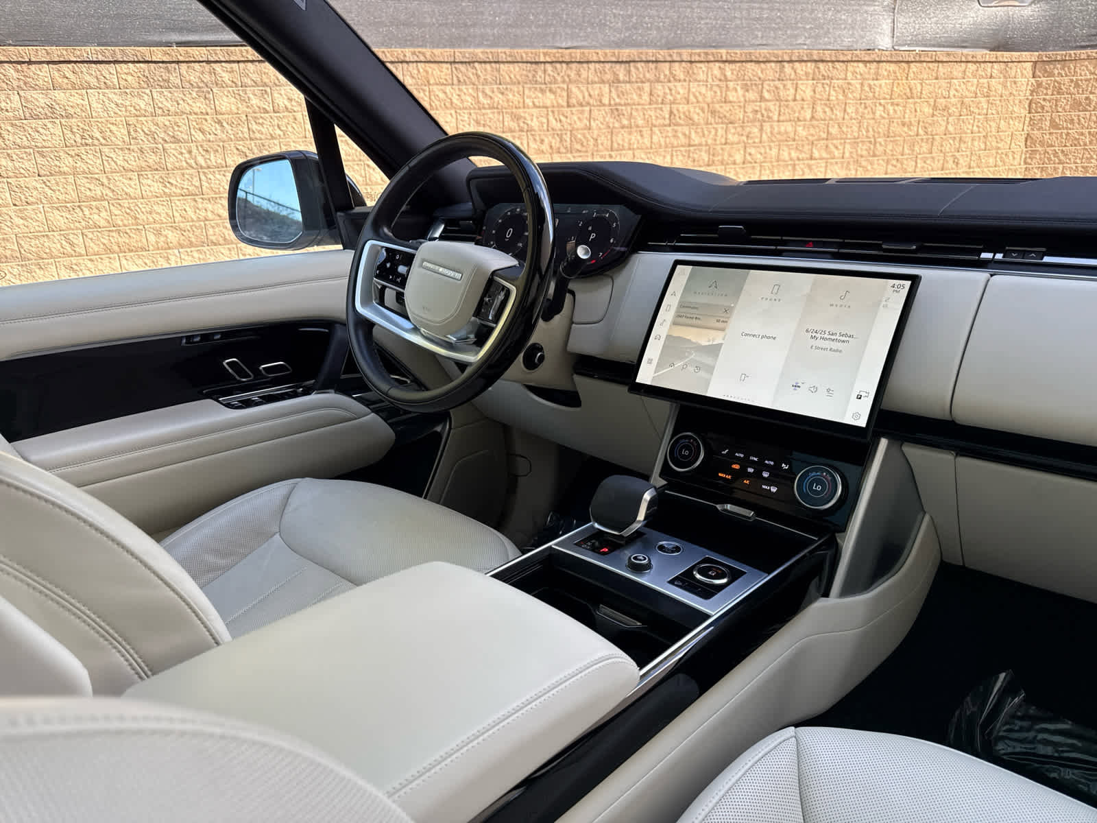 Certified 2023 Land Rover Range Rover SE image 10