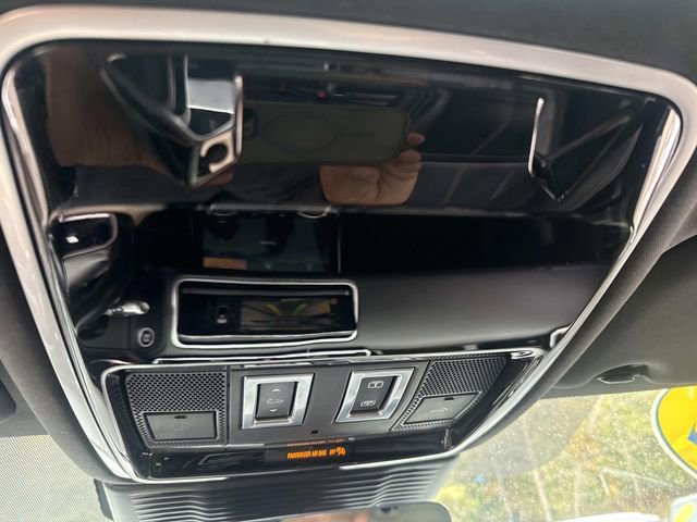 Used 2022 Land Rover Range Rover Velar R-Dynamic S image 31