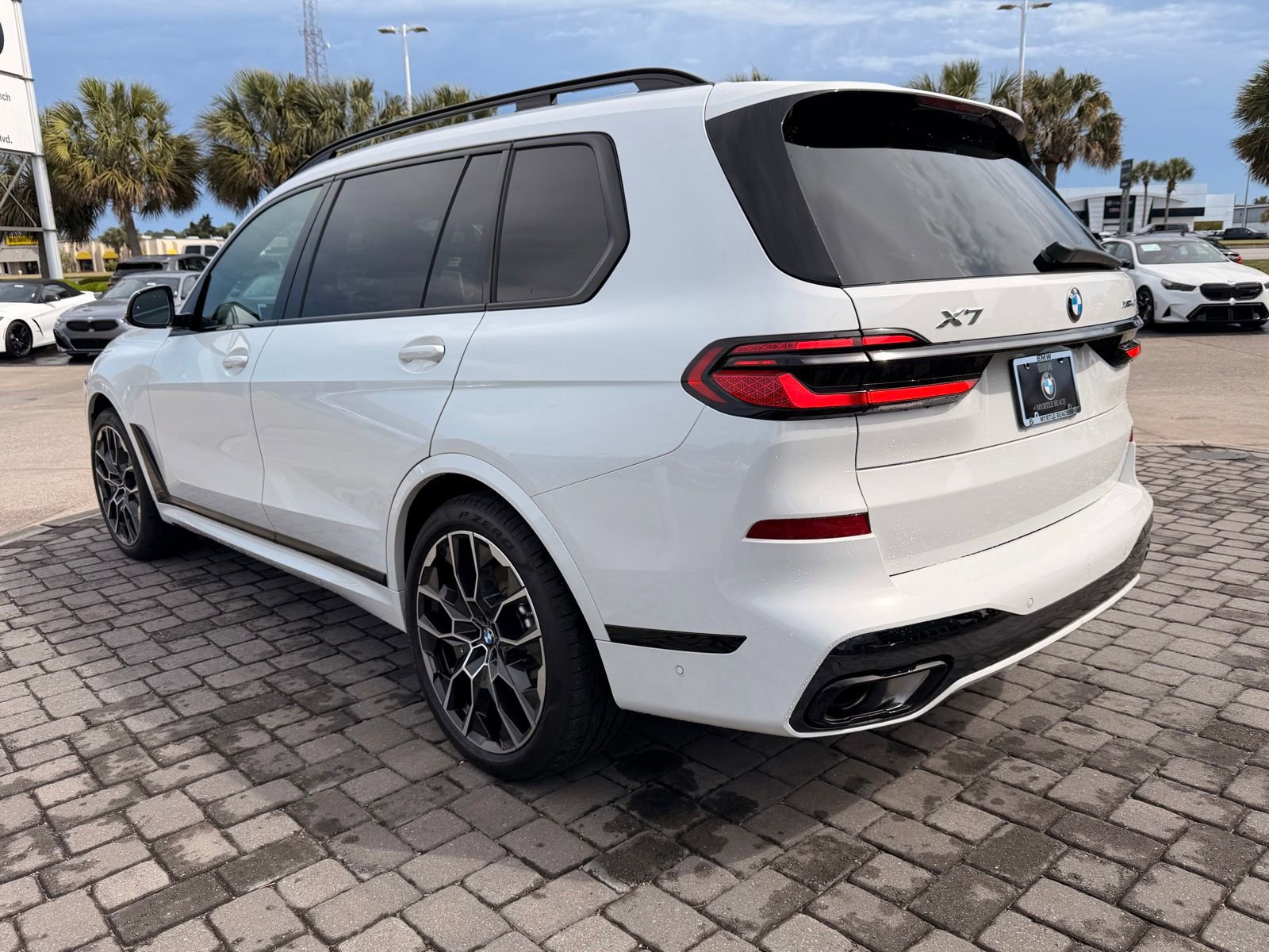 Used 2026 BMW X7 xDrive40i w/ M Sport Package AWD/4WD image 13