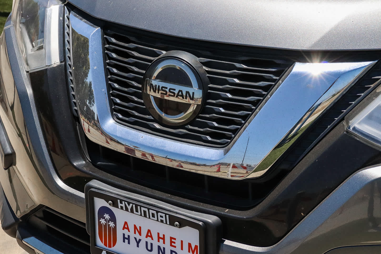Used 2020 Nissan Rogue SV FWD image 3