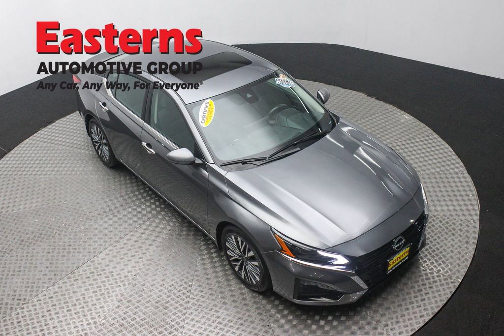 Used 2024 Nissan Altima 2.5 SV w/ SV Premium Package image 3