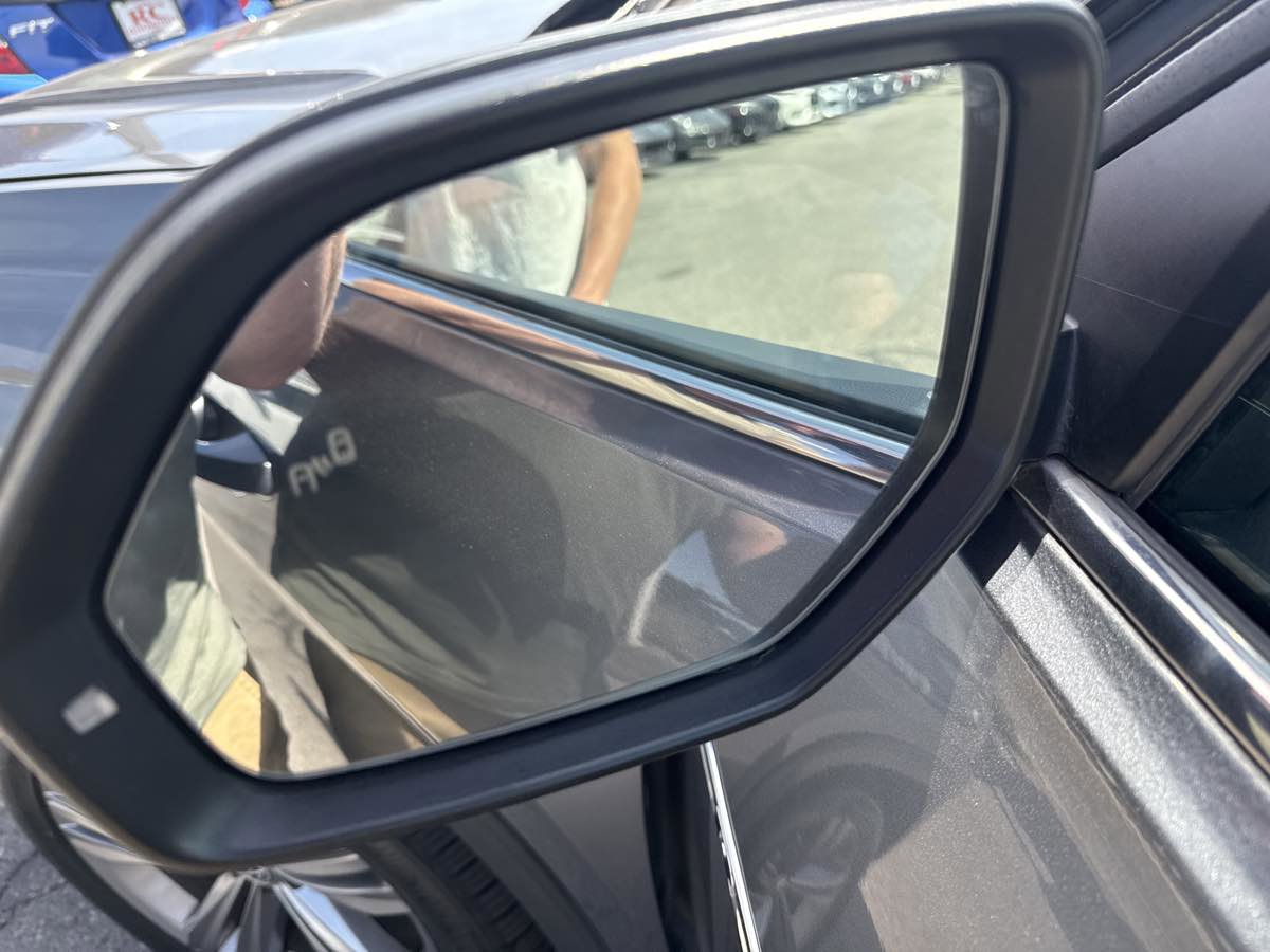Used 2019 Volkswagen Atlas SEL R-Line AWD/4WD image 12