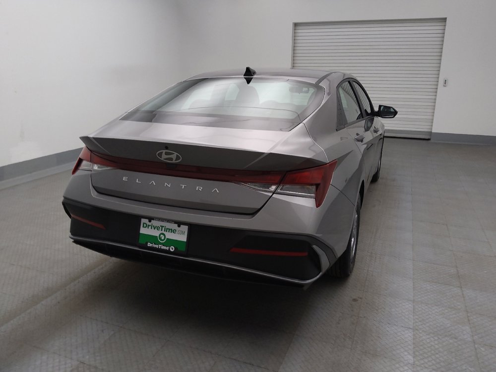 Used 2024 Hyundai Elantra SE image 7