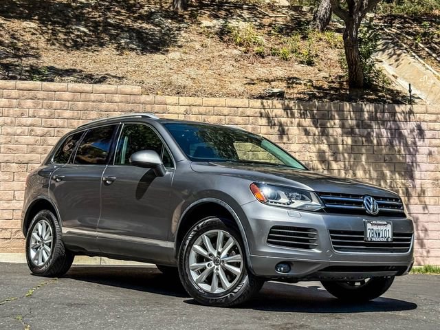 Used 2013 Volkswagen Touareg Sport image 12