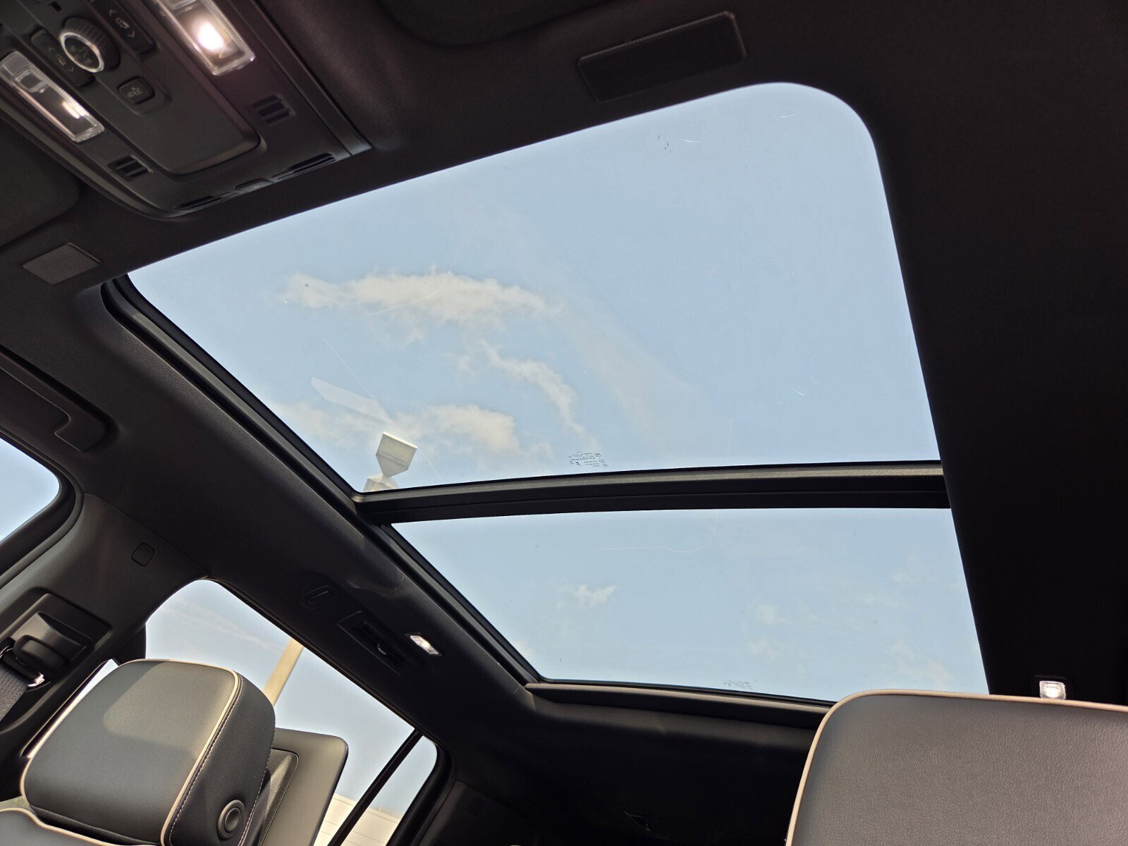 New 2025 Chevrolet Suburban Premier image 12