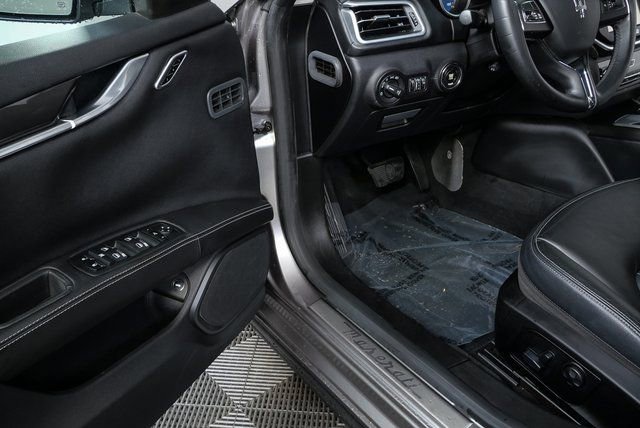 Used 2016 Maserati Ghibli image 9