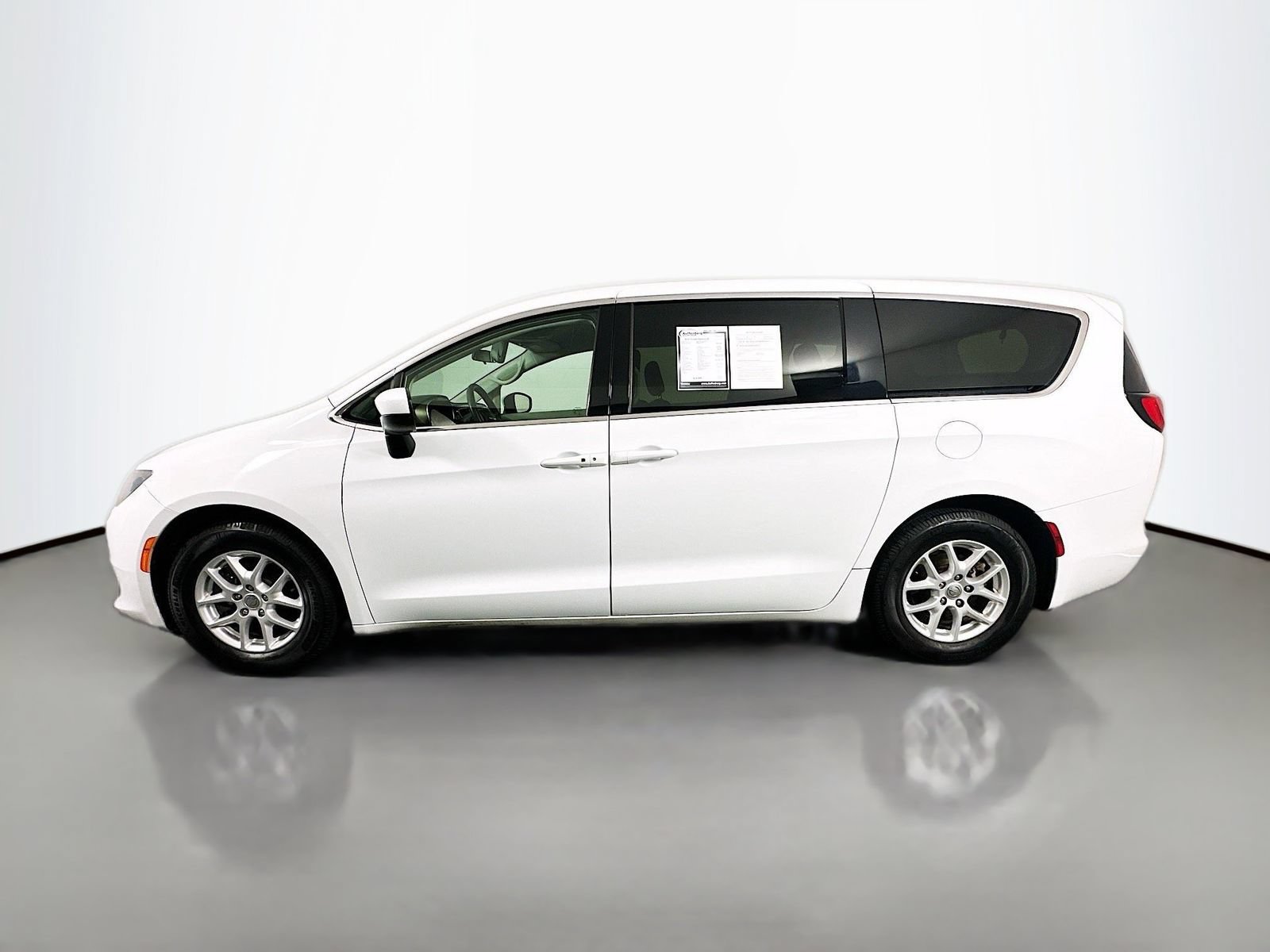 Used 2018 Chrysler Pacifica LX FWD image 4