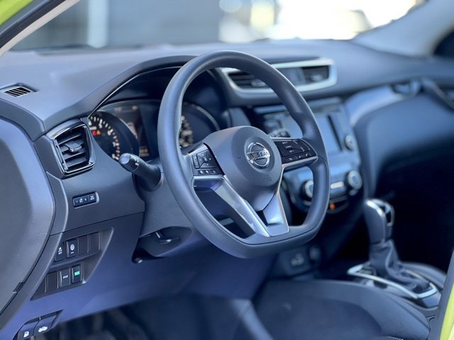 Used 2020 Nissan Rogue Sport SV image 11