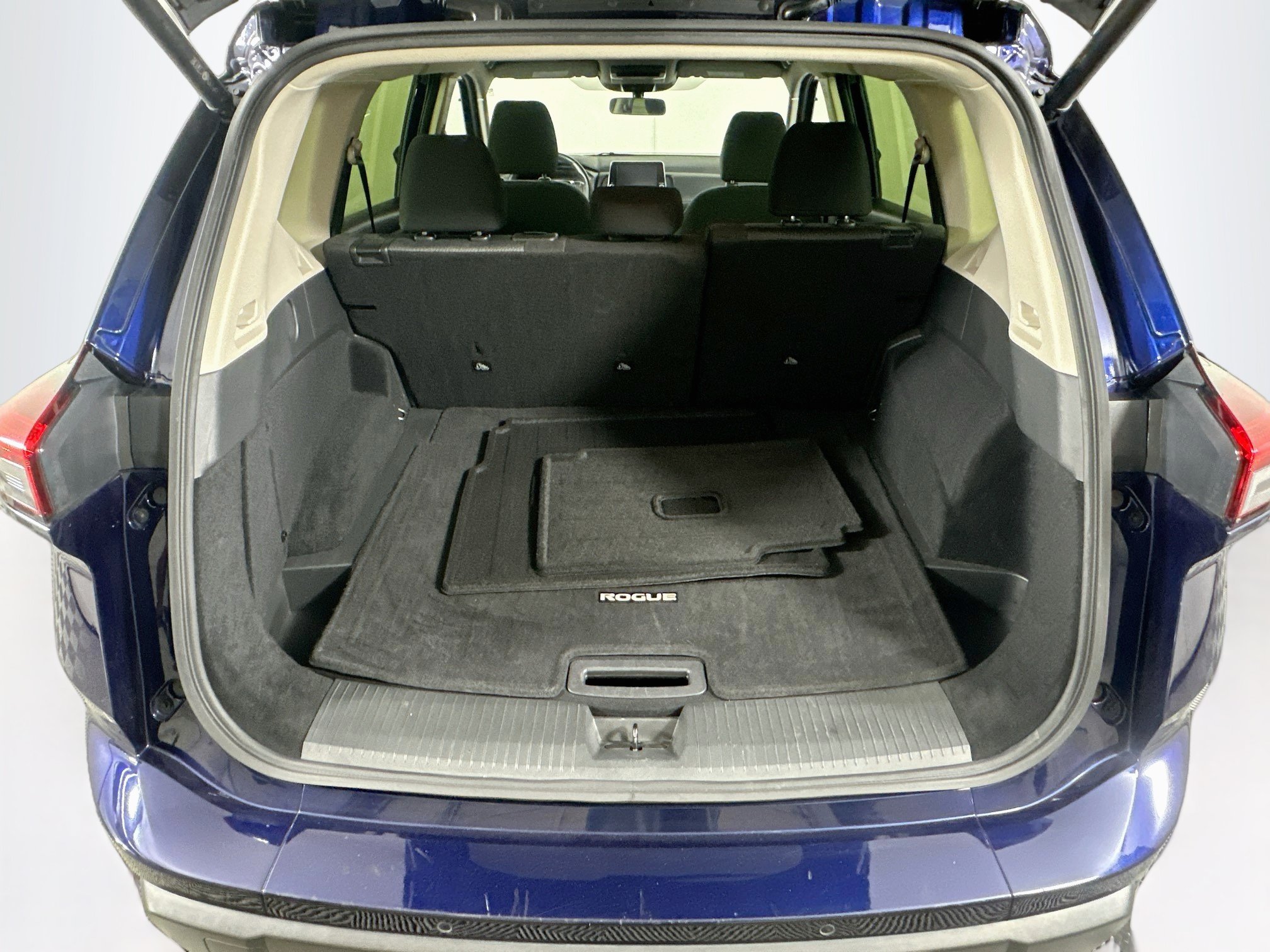 Used 2025 Nissan Rogue SV AWD/4WD image 27