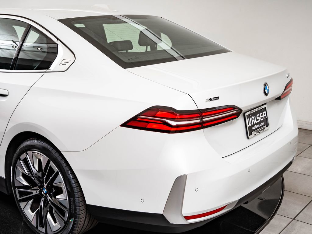 Certified 2025 BMW 530i xDrive AWD/4WD image 20