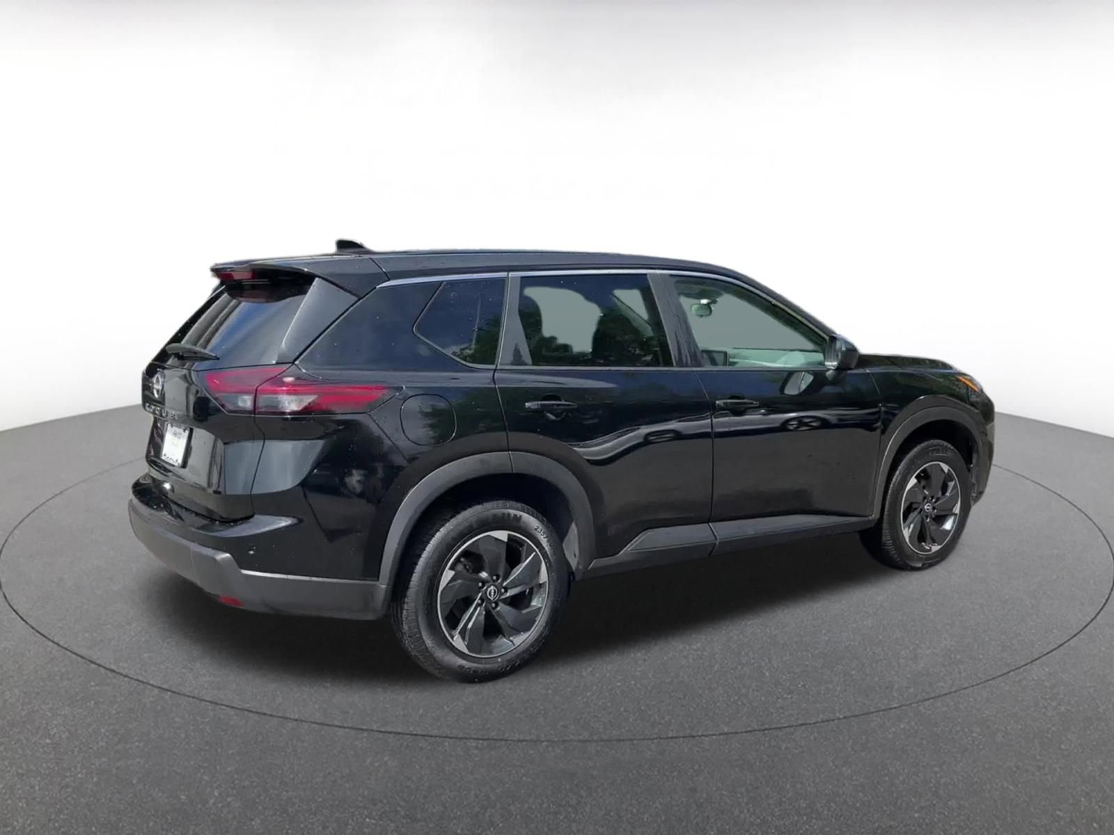 Used 2025 Nissan Rogue SV FWD image 14