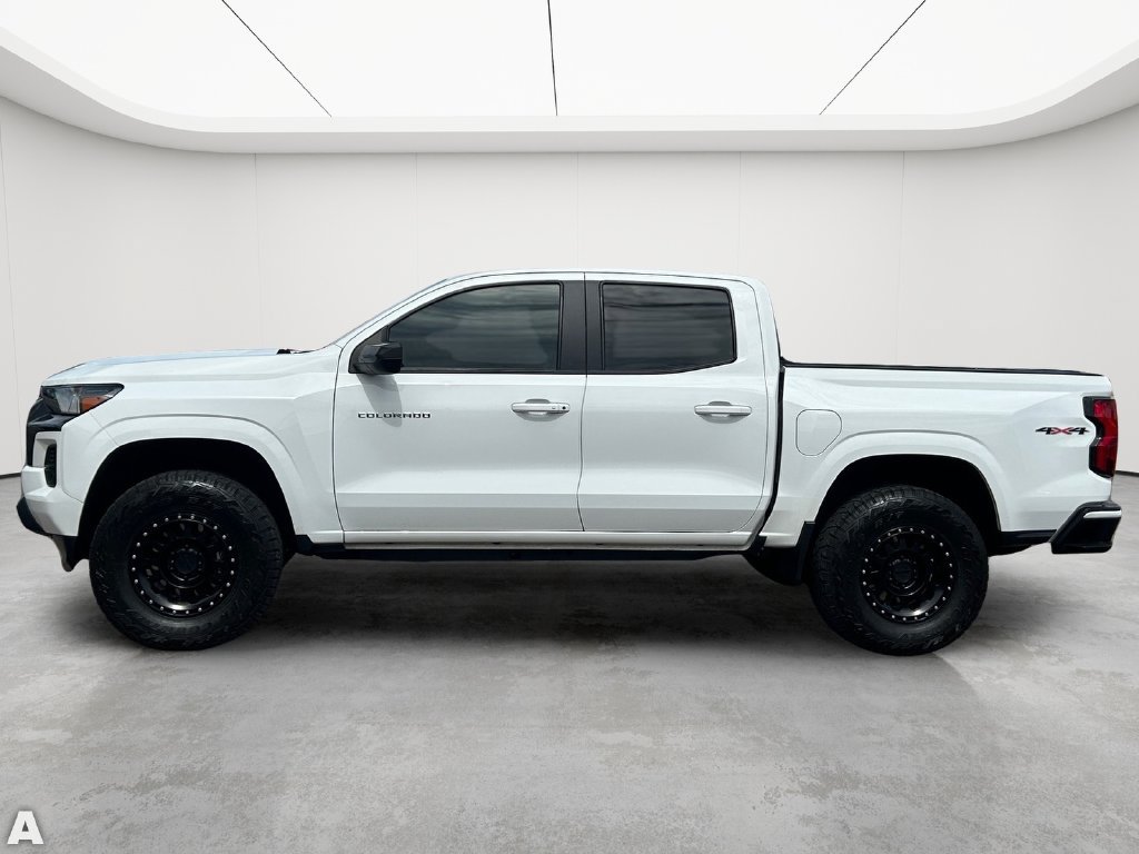 Used 2024 Chevrolet Colorado LT w/ LT Convenience Package AWD/4WD image 3