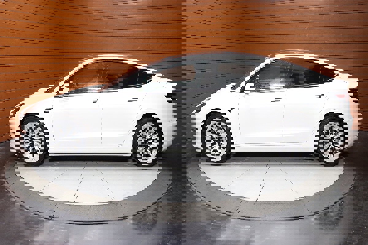 Used 2023 Tesla Model 3 Standard Range image 9