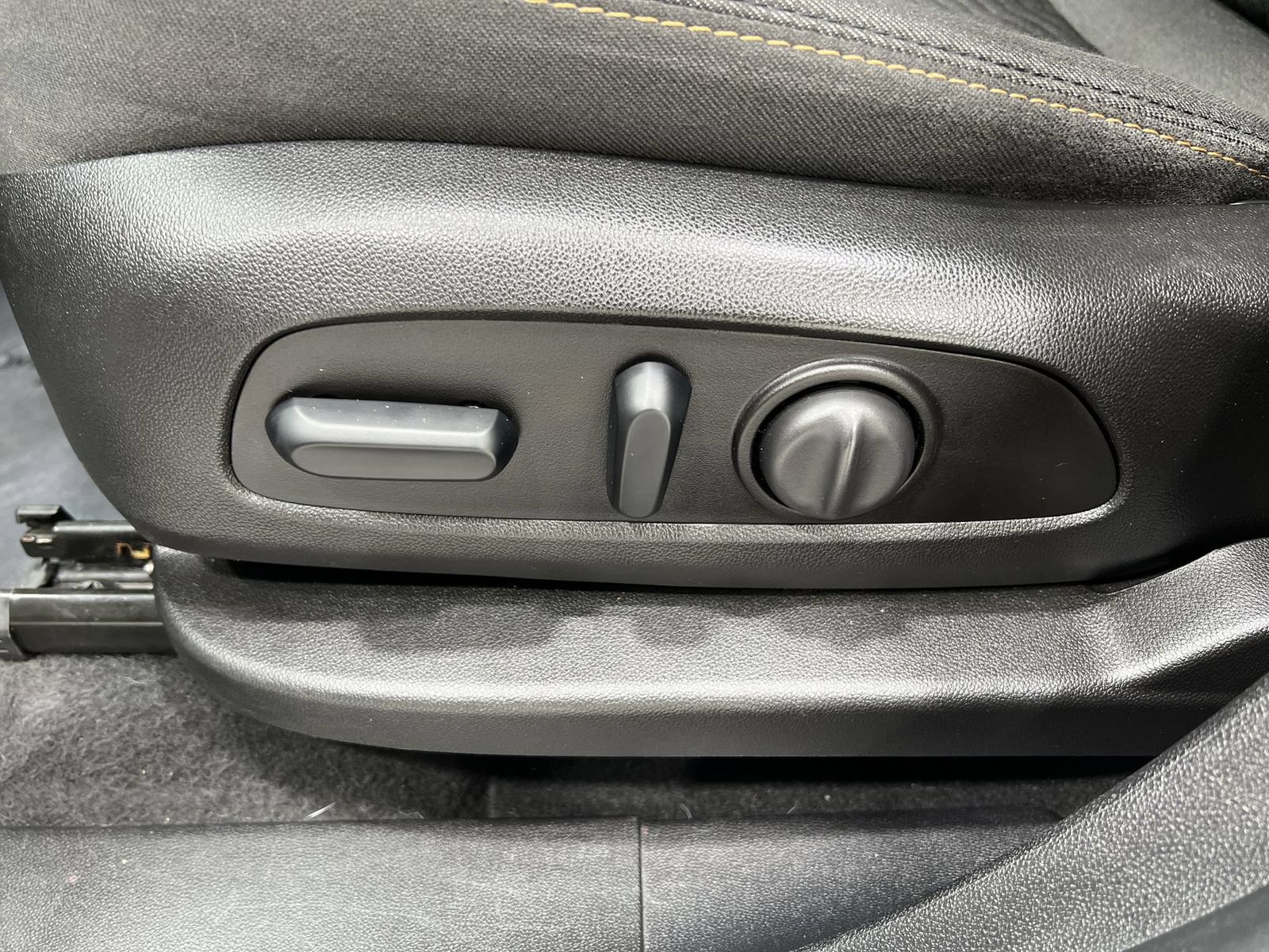 Used 2019 Chevrolet Equinox LT AWD/4WD image 12