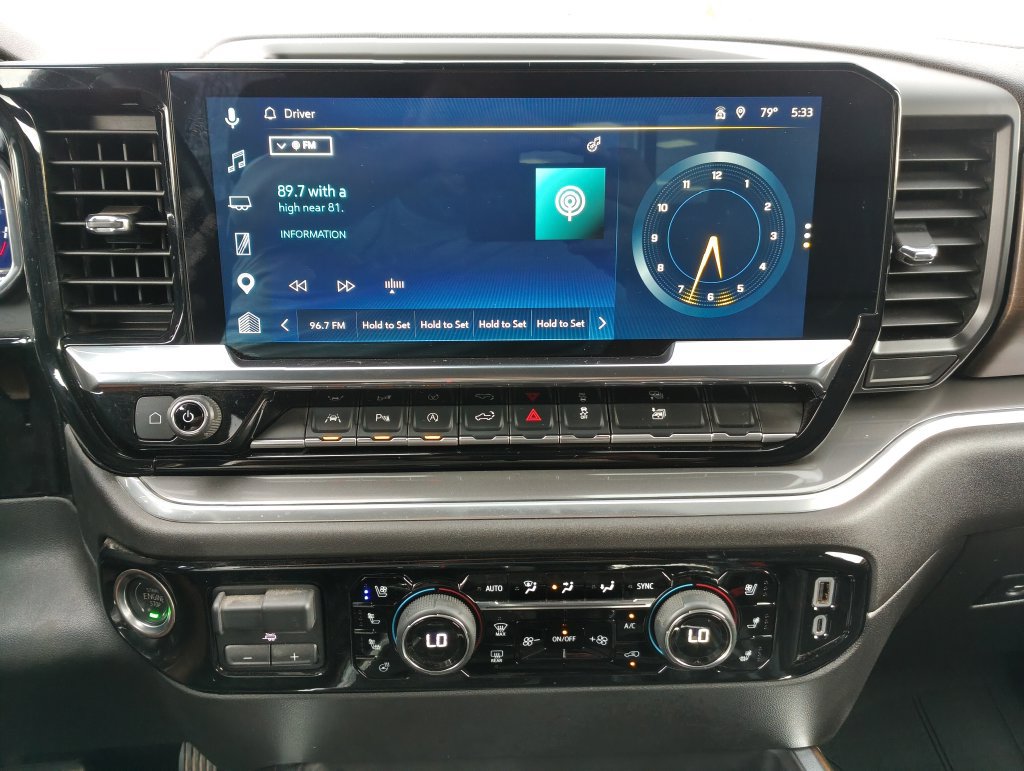 Used 2025 Chevrolet Silverado 1500 High Country AWD/4WD image 2