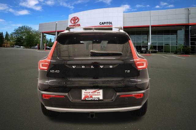 Used 2020 Volvo XC40 T5 Momentum w/ Protection Package image 3