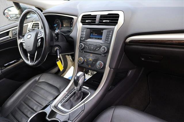 Used 2016 Ford Fusion SE w/ Equipment Group 202A image 28