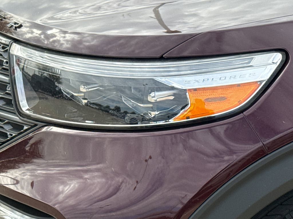 Used 2022 Ford Explorer XLT w/ Equipment Group 202A image 4