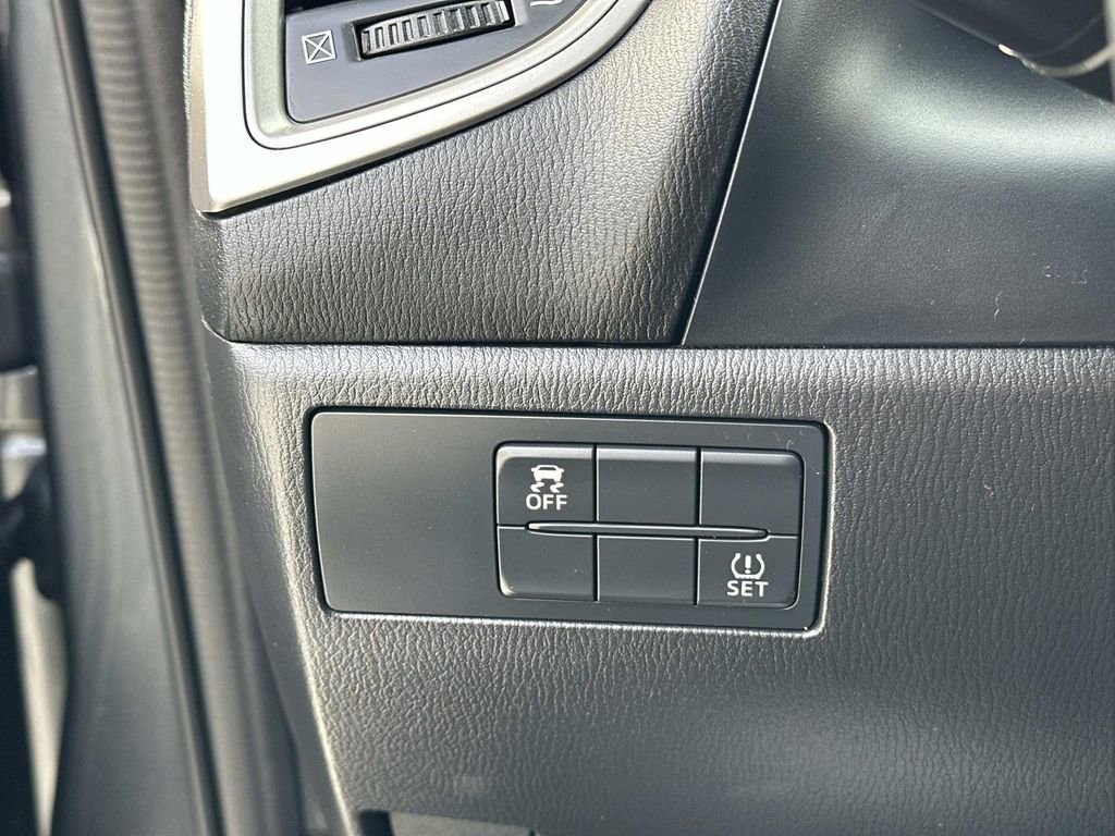 Used 2017 MAZDA MAZDA3 Touring image 17