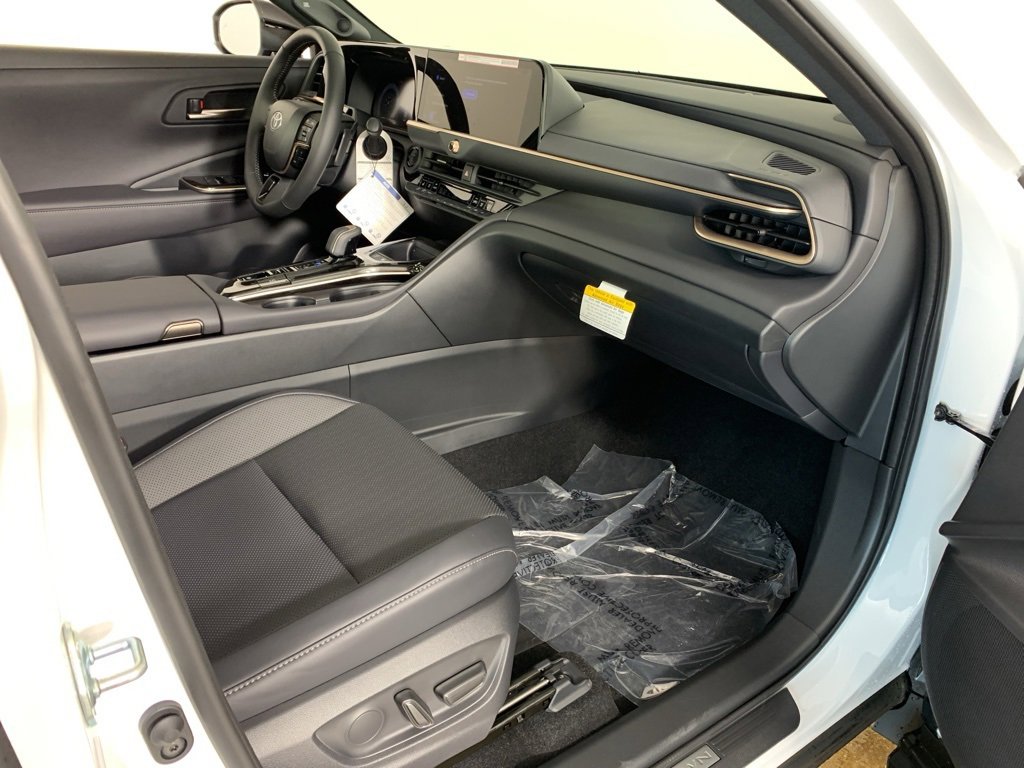 New 2026 Toyota Crown Platinum image 39