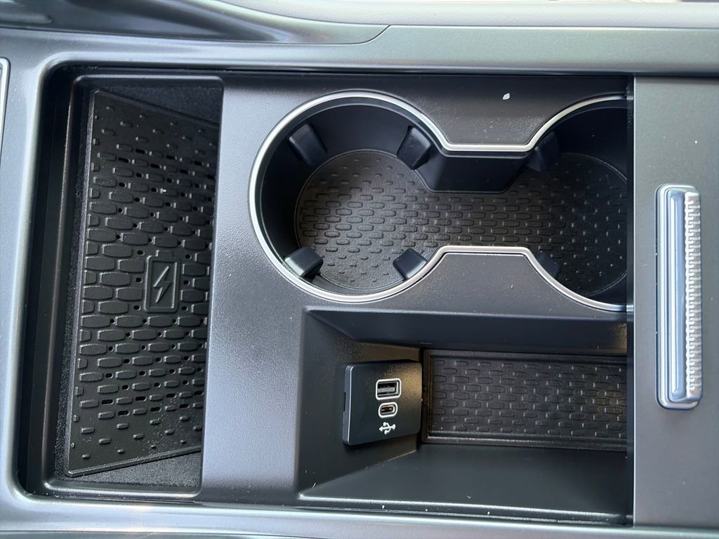 Used 2025 Lincoln Nautilus Premier AWD/4WD image 24