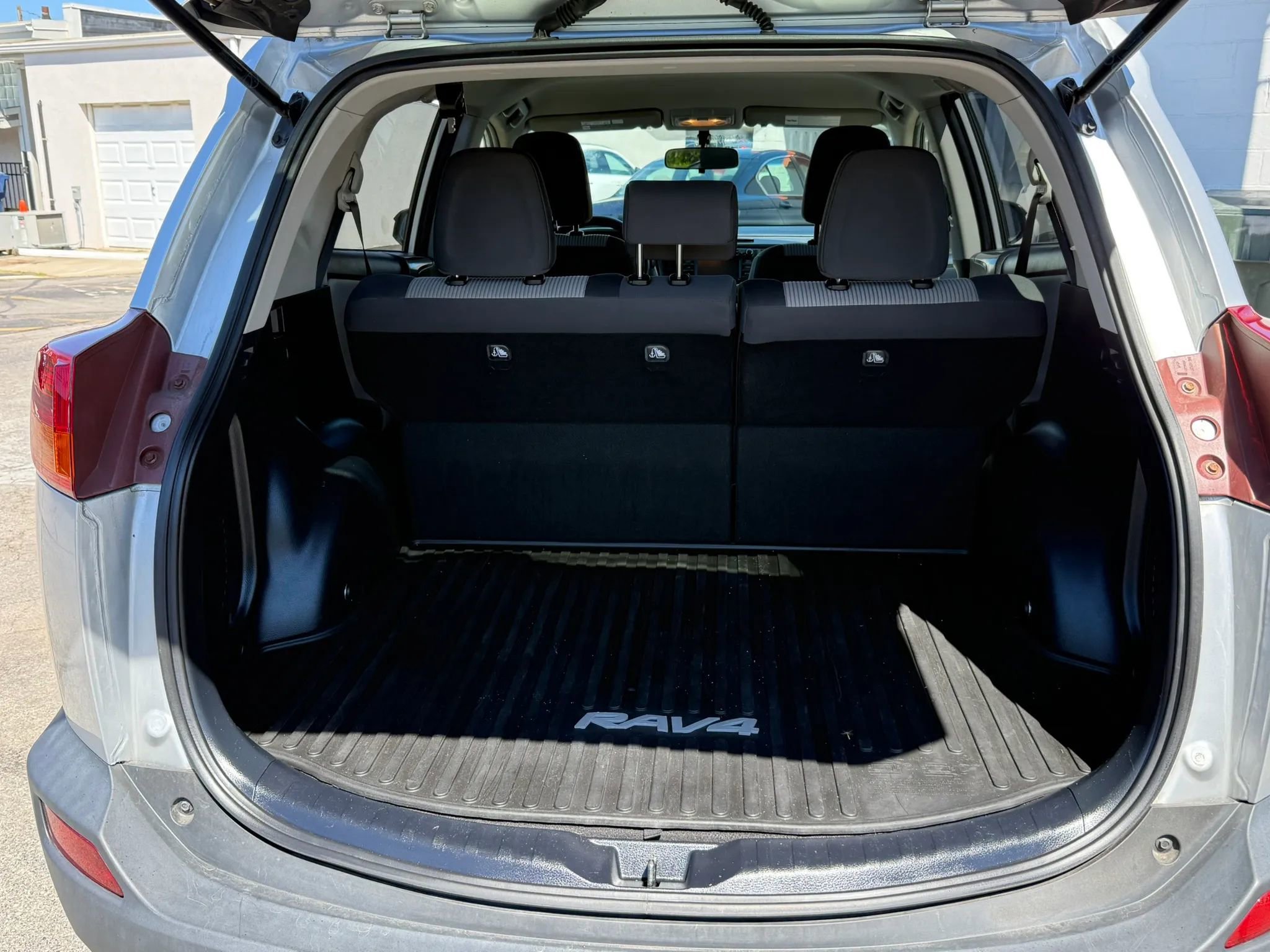 Used 2015 Toyota RAV4 LE AWD/4WD image 7