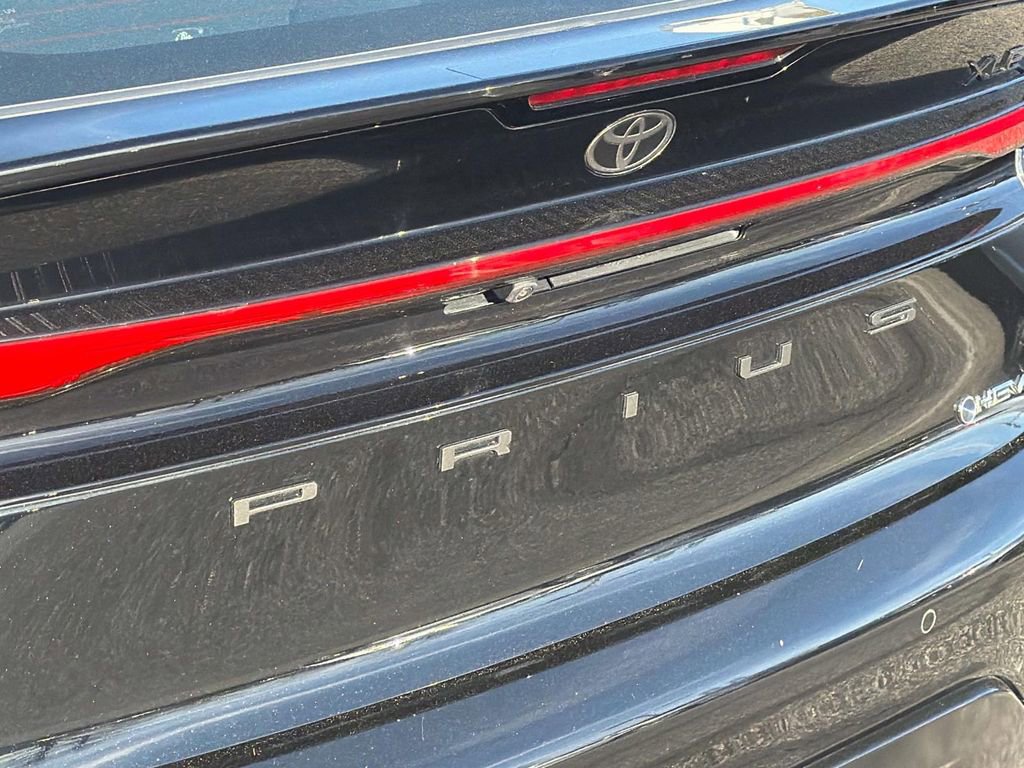 Used 2025 Toyota Prius XLE image 6