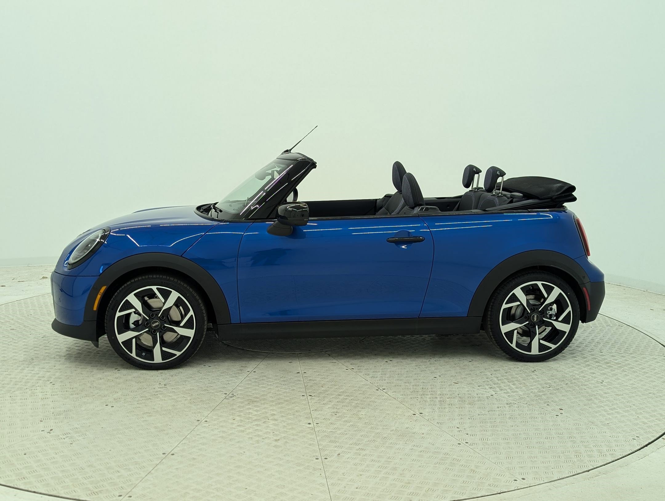 New 2026 MINI Cooper S image 2