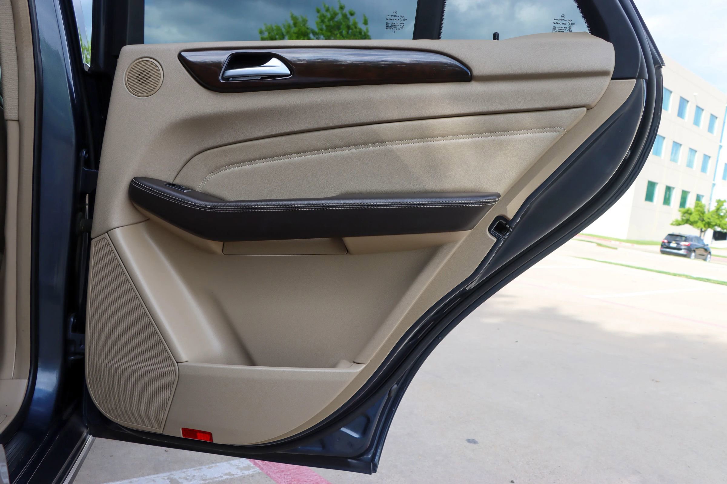 Used 2015 Mercedes-Benz ML 350 2WD w/ Premium 1 Package image 11