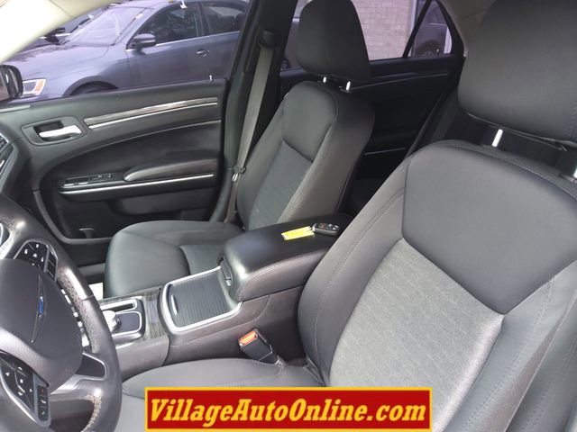 Used 2018 Chrysler 300 Touring w/ Sport Appearance Package image 17