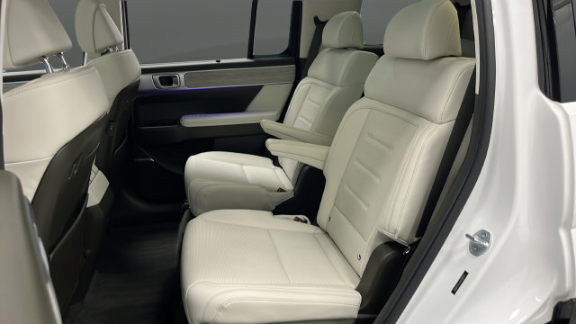 Used 2025 Hyundai Santa Fe Calligraphy AWD/4WD image 23